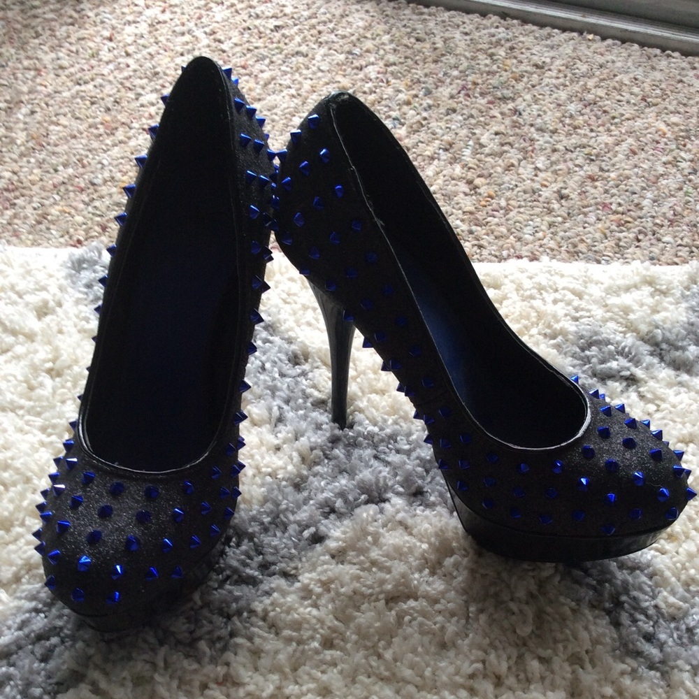 Sheikh black with blue studs high heels